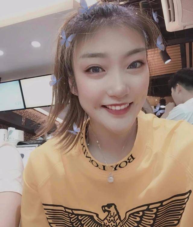 美女打屁屁内裤都脱了
